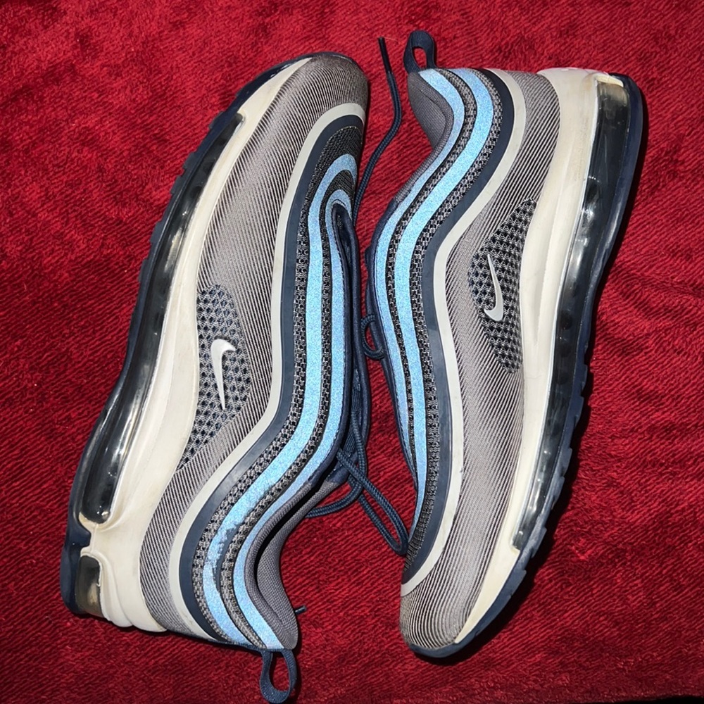 Air maxes